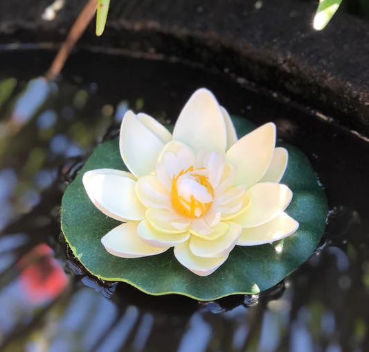 Small floating lotus flower - IVORY